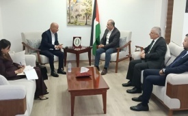 أبو هولي ومندوب فلسطين الدائم لدى الجامعة العربية يبحثان إحياء الذكرى الـ78 للنكبة