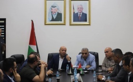 ابو هولي يتفقد مستشفى الأونروا في قلقيلية ويبحث مع المحافظ آليات تطويره والدفاع عن تفويض الوكالة 