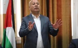 أبو هولي يبحث في لقاء موسع بمخيم عقبة جبر آليات تعزيز صمود اللاجئين في المخيمات وتحسين الخدمات الأساسية المقدمة من الاونروا