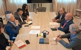 أبو هولي والسفير الاسعد يبحثان مع رئيس لجنة الحوار اللبناني الفلسطيني أوضاع اللاجئين في لبنان وحوكمة المخيمات والتحديات التي تواجه الأونروا