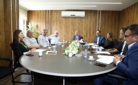 أبو هولي يبحث مع لجنة اللاجئين في ثوري فتح سبل حماية قضية اللاجئين ومواجهة استهداف الأونروا والمخيمات