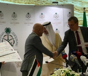 بحضور رئيس دائرة شؤون اللاجئين د. أحمد ابو هولي السفير السعودي لدى الأردن  يسلم ، الاونروا ، مساهمة المملكة بقيمة  27 مليون دولار - 23/10/2022