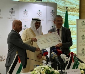 بحضور رئيس دائرة شؤون اللاجئين د. أحمد ابو هولي السفير السعودي لدى الأردن  يسلم ، الاونروا ، مساهمة المملكة بقيمة  27 مليون دولار - 23/10/2022