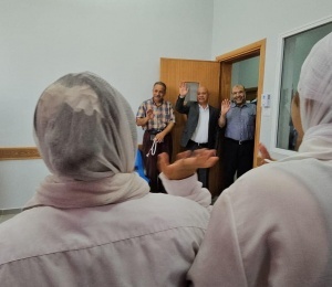 جانب من حفل افتتاح قسم جديد في جمعية التأهيل المجتمعي بمخيم البريج تحت رعاية د.أحمد أبو هولى، عضو اللجنة التنفيذية - رئيس دائرة شؤون اللاجئين.