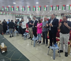 رئيس دائرة شؤون اللاجئين د. أحمد أبو هولي يزور مخيم قلنديا ويتفقد أوضاع اللاجئين والتحديات التي يواجهونها