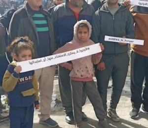 اللجان الشعبية للاجئين بالمحافظات الجنوبية  -  تنظم وقفة اسناد ودعم  لوكالة غوث وتشغيل اللاجئين " الأونروا "