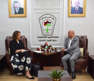 أبو هولي يبحث مع المبعوثة الألمانية للقضايا الإنسانية آليات دعم الأونروا وتمكينها