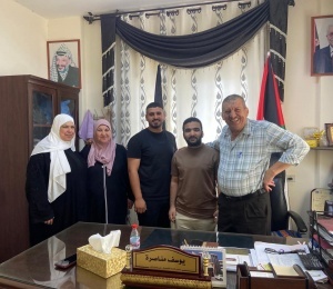 دائرة شؤون اللاجئين توزع منحة الطالب الجامعي في مخيمات منطقة الوسط دعماً للتعليم وتعزيزاً لصمود اللاجئين