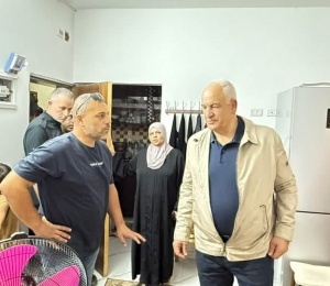 وزير الداخلية يزور سكنات النازحين في الجامعة الأمريكية ويؤكد متابعة القضايا العالقة