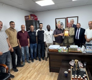 اللجنة الشعبية في مخيم طولكرم تكرّم وزارتي الأشغال العامة والحكم المحلي تقديرًا لجهودهما في خدمة النازحين