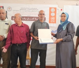  اللجنة الشعبية للاجئين بمخيم المغازي تنظم معرض بصمة أمل رغم الألم