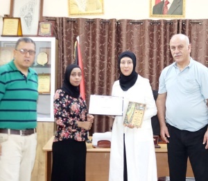 اللجنة الشعبية في مخيم عسكر القديم ولجنة الخير توزعان حقائب مدرسية على طلاب مدارس الوكالة