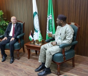 A Palestinian delegation headed by Dr. Abu Holi briefed the Secretary-General of the International Islamic Fiqh Academy on the situation in Palestine.