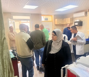 شؤون اللاجئين بالمنظمة تتفقد مشفى قلقيلية "الأونروا" وتبحث مع المحافظ واللجنة الشعبية تداعيات قرار الاونروا بإغلاق قسمي الباطني والولادة في المشفى