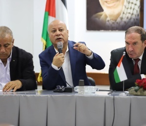 تفقد مخيمي طولكرم ونور شمس.. أبو هولي: حماية المخيمات وتمكين "الأونروا" من عملها أولوية وطنية حتى تنفيذ القرار 194