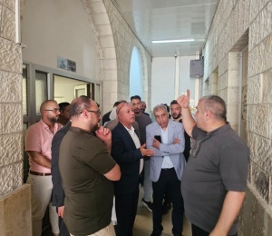 ابو هولي يتفقد مستشفى الأونروا في قلقيلية ويبحث مع المحافظ آليات تطويره والدفاع عن تفويض الوكالة 