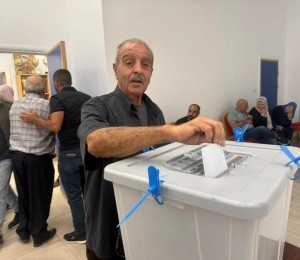 بإشراف دائرة شؤون اللاجئين بمنظمة التحرير الفلسطينينة  انتخاب لجنة شعبية جديدة لخدمات دير عمار ضمن مسار تجديد اللجان الشعبية في المخيمات 