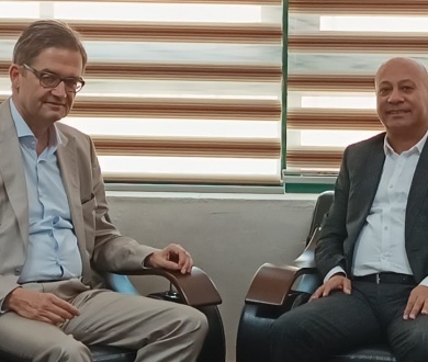 د. أبو هولي يبحث مع ممثل المانيا في فلسطين أوضاع المخيمات الفلسطينية وأزمة الأونروا المالية