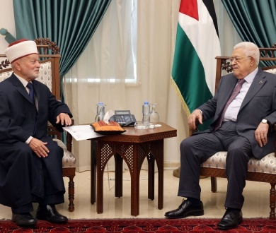 الرئيس يستقبل المفتي العام ويوجه بدعم صمود المواطنين في القدس