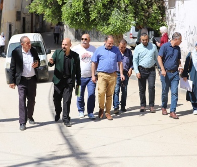 وفد من دائرة شؤون اللاجئين يزور مخيمات متضررة في شمال الضفة الغربية