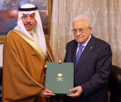 الرئيس يتسلم دعوة للمشاركة في قمة المتابعة العربية الإسلامية المشتركة في الرياض