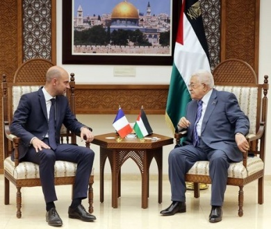 الرئيس عباس يستقبل وزير خارجية فرنسا السيد جان نويل بارو 