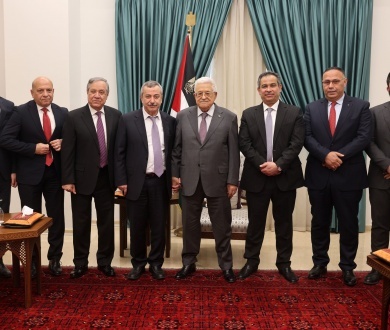 resident Abbas receives a delegation from the Arab Consultant Hospitals Group