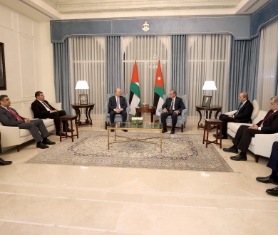 رئيس الوزراء يلتقي نظيره الأردني