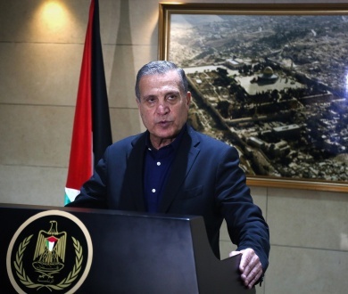 أبو ردينة: القيادة سعت منذ اليوم الأول لبدء العدوان على قطاع غزة لوقفه وتجنيب شعبنا ويلات القتل والتدمير والتهجير