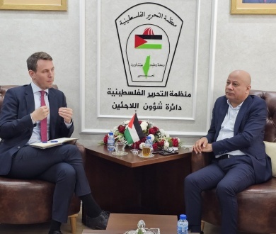 د. ابو هولي يبحث مع السفير الدنماركي لدى فلسطين التحديات المالية والسياسية والتشغيلية التي تواجهها الأونروا والقوانين الاسرائيلية التي تستهدفها