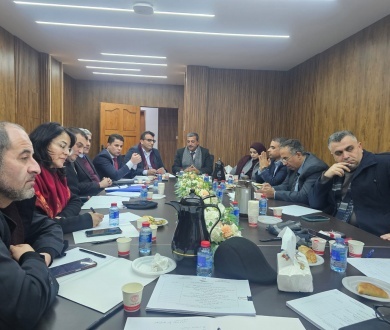 اللجنة الفنية للاعمال الطارئة تعقد اجتماعها في مقر دائرة شؤون اللاجئين. الاونروا هي الجهة المعتمدة في حصر بيانات الايواء وعمل التدخلات في هذا المجال