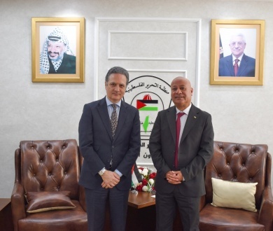 أبو هولي يلتقي السفير الاسباني لدى  فلسطين ويبحث معه أوضاع المخيمات واللاجئين الفلسطينيين وأزمة الاونروا المالية