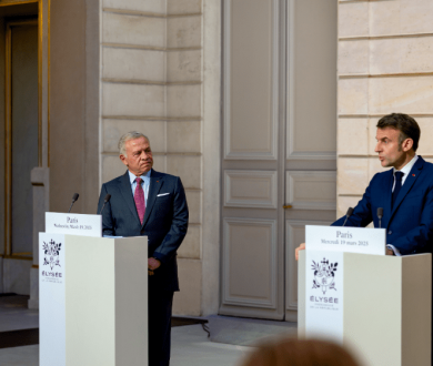 العاهل الأردني والرئيس الفرنسي يطالبان بالوقف الفوري للعدوان الإسرائيلي على غزة