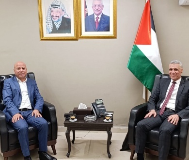 د. أبو هولي يهنئ الوزير أيمن قنديل لتعيينه رئيساً للهيئة العامة للشؤون المدنية