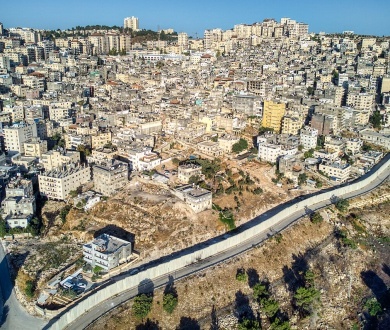 الاحتلال يهدم حظيرتين في مخيم شعفاط