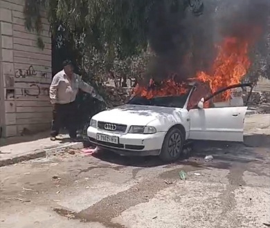 مستعمرون يحرقون مركبات ويهاجمون منازل في قريوت جنوب نابلس