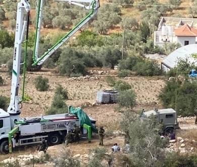 الاحتلال يستولي على مضخة إسمنت في يعبد جنوب جنين