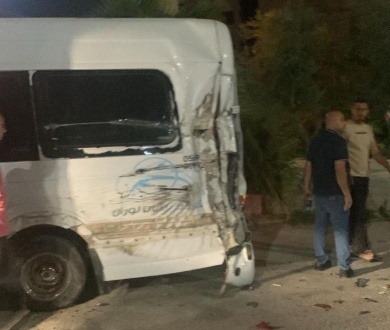 آليات الاحتلال تصدم حافلة تقل حجاجا في جنين بشكل متعمد