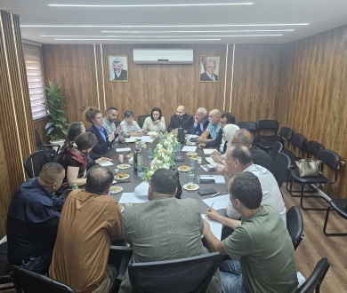 دائرة شؤون اللاجئين تعقد اجتماعًا مع القنصلية الفرنسية بمشاركة الأونروا واللجان الشعبية لمناقشة واقع واحتياجات مخيمات شمال الضفة الغربية