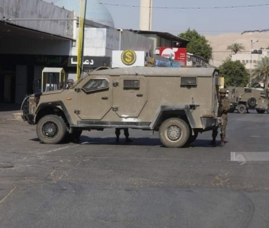 الاحتلال يداهم منازل في أريحا ويحتجز مواطنتين  