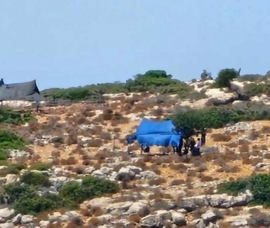 مستعمرون ينصبون خياما في أراضي عصيرة القبلية جنوب نابلس