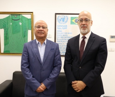 Abu Holi discusses with the Brazilian ambassador the situation of Palestinian refugees, the financial crisis of "UNRWA" and the political and operational challenges it faces