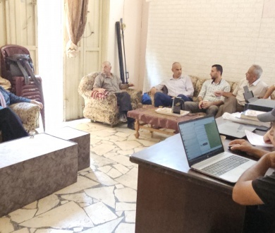 اللجنة الشعبية للاجئين في مخيم المغازي تعقد اجتماعًا تحضيريًا لتنظيم معرض لمنتجات المؤسسات والمدارس
