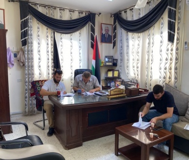 توقيع اتفاقية لتأهيل حديقة ومسبح الاستقلال بمخيم عين السلطان 