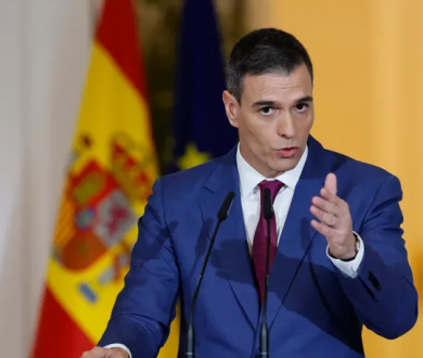 رئيس الوزراء الإسباني: اصدار مرسوم ملكي بتجريم تصدير الأسلحة إلى إسرائيل