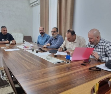 توقيع اتفاقية توريد وتركيب غرفة حسية في مركز التطوير المجتمعي بمخيم عسكر الجديد
