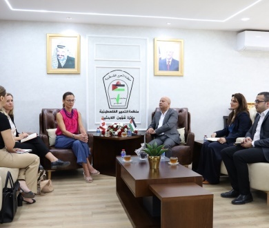دائرة شؤون اللاجئين تلتقي وفداً كندياً لبحث سبل دعم الاونروا والأوضاع في المخيمات الفلسطينية.