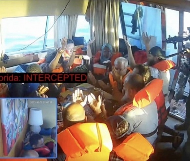 الاحتلال يعترض 40 قاربا من "أسطول الصمود" ويعتقل نشطاء دوليين على متنها