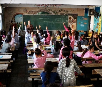 "نريد أن نستعيد حياتنا".. أطفال غزة يعودون إلى صفوفهم الدراسية بين الركام