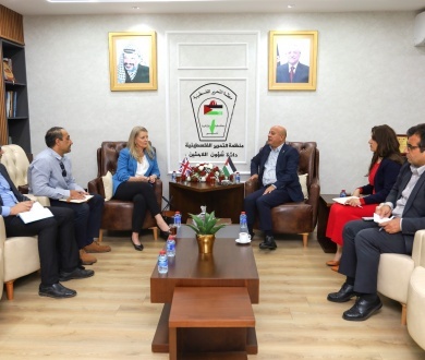 Dr. Abu Hulay meets with the British Consul in preparation for the UNRWA Advisory Commission meeting and ways to support it